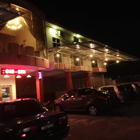 Daisyinn Budget Hotel Kuala Terengganu 캄퐁 공 바닥 외부 사진