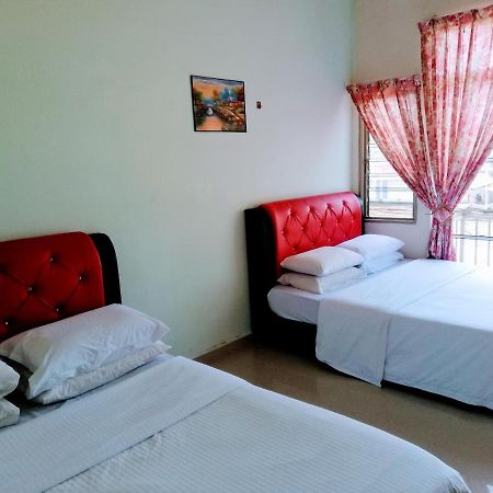 Daisyinn Budget Hotel Kuala Terengganu 캄퐁 공 바닥 외부 사진