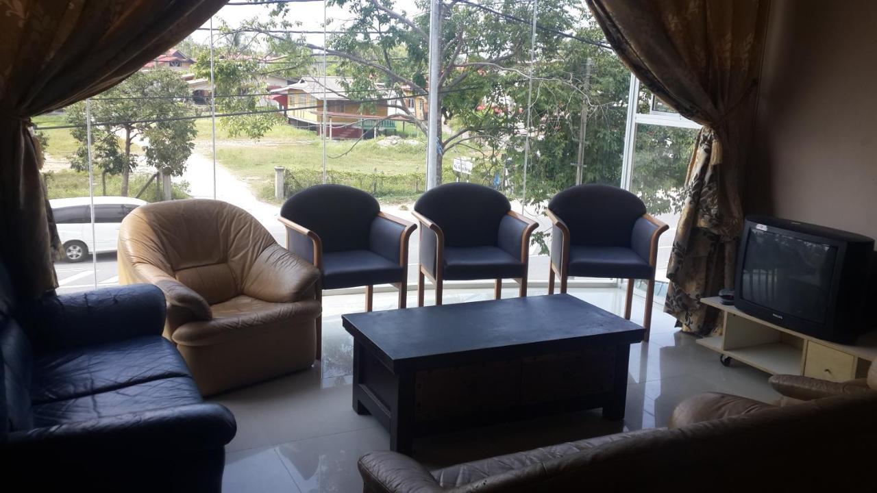 Daisyinn Budget Hotel Kuala Terengganu 캄퐁 공 바닥 외부 사진