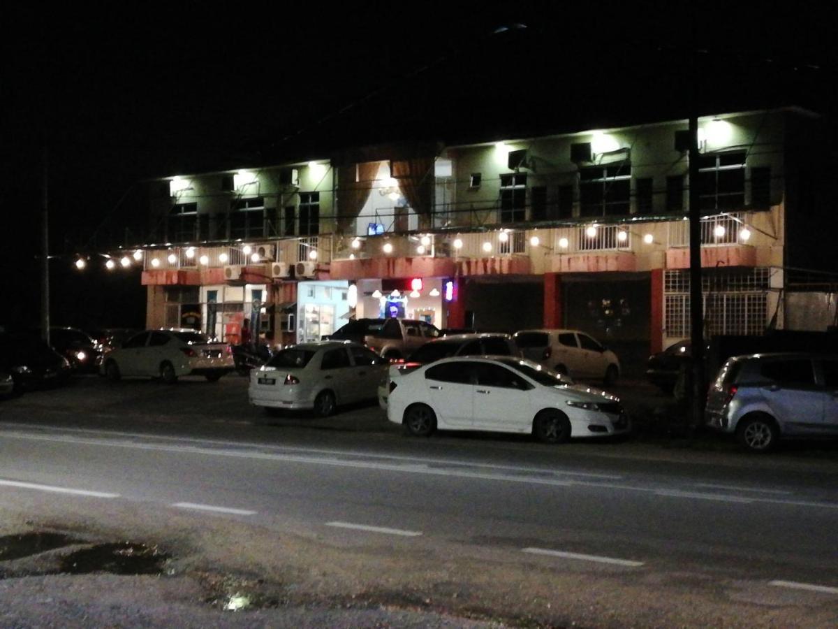 Daisyinn Budget Hotel Kuala Terengganu 캄퐁 공 바닥 외부 사진