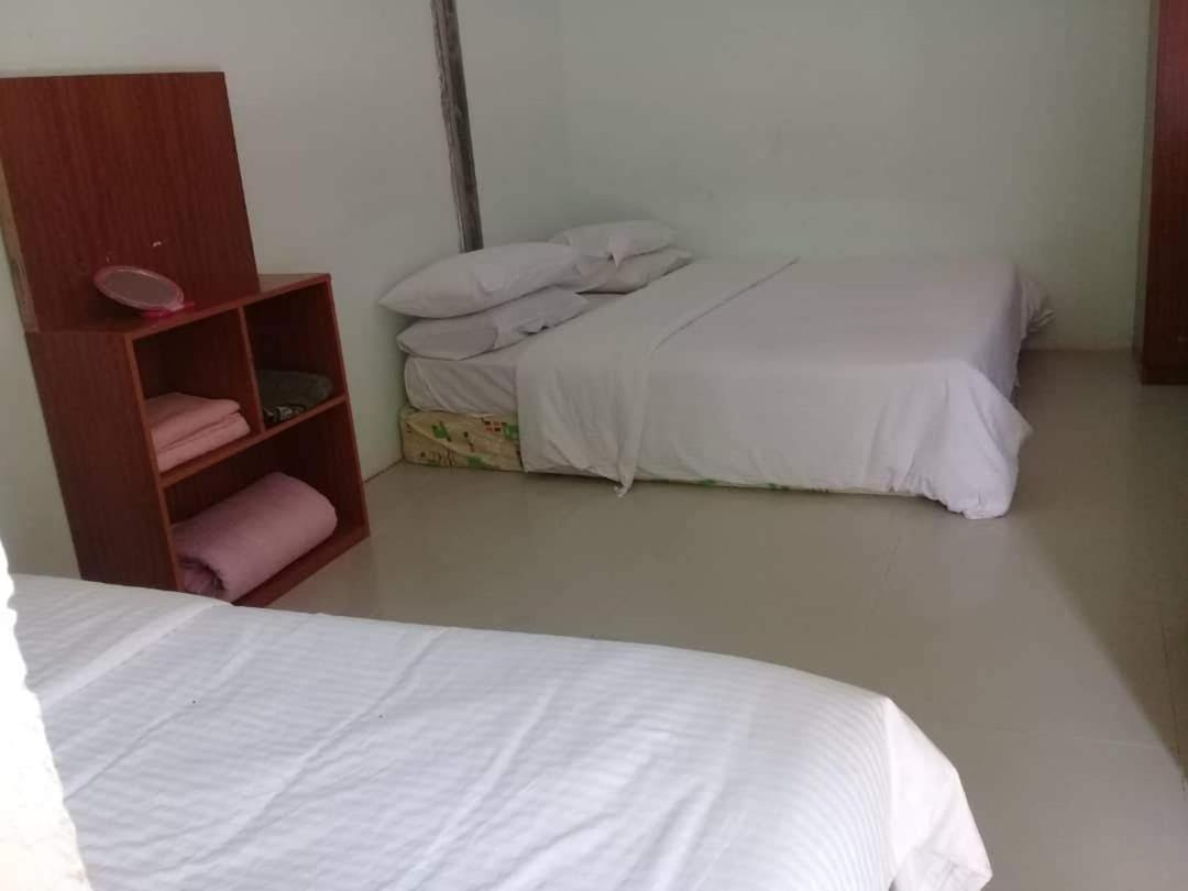 Daisyinn Budget Hotel Kuala Terengganu 캄퐁 공 바닥 외부 사진