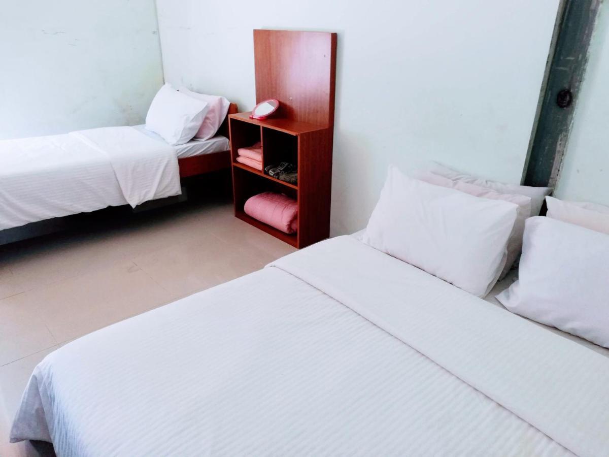 Daisyinn Budget Hotel Kuala Terengganu 캄퐁 공 바닥 외부 사진