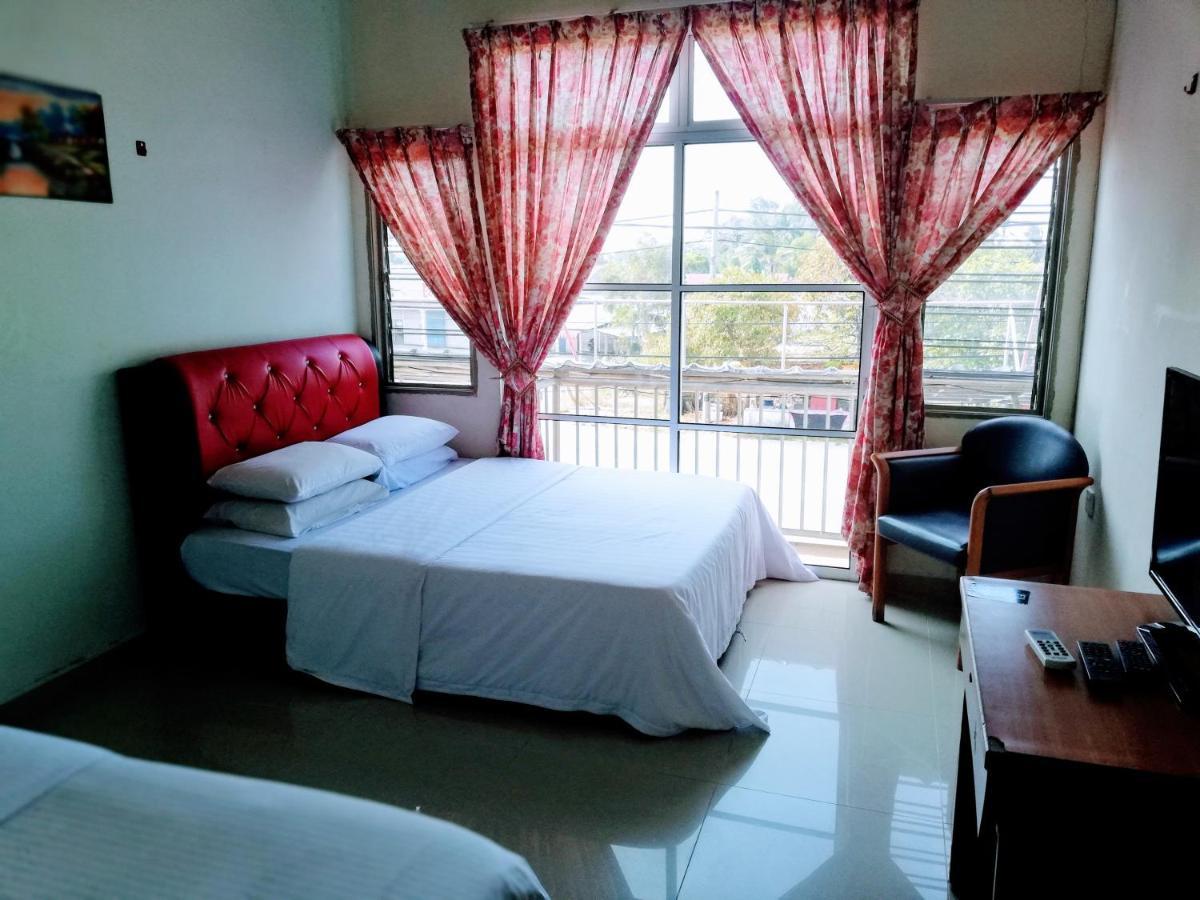 Daisyinn Budget Hotel Kuala Terengganu 캄퐁 공 바닥 외부 사진