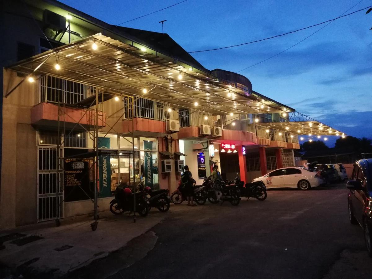 Daisyinn Budget Hotel Kuala Terengganu 캄퐁 공 바닥 외부 사진