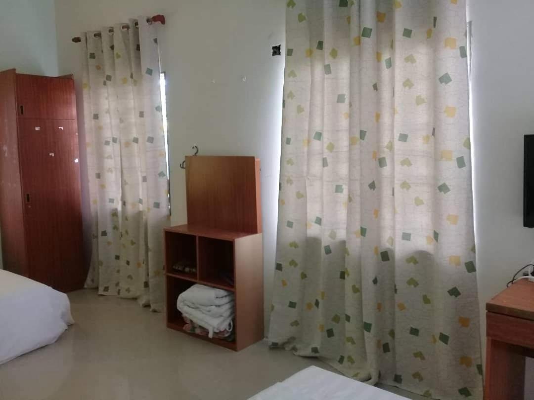 Daisyinn Budget Hotel Kuala Terengganu 캄퐁 공 바닥 외부 사진