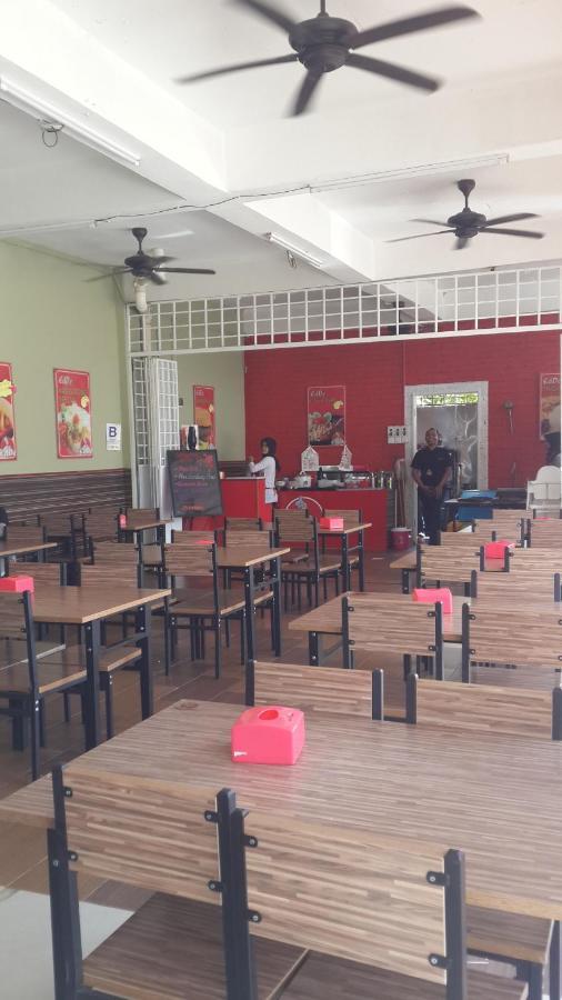 Daisyinn Budget Hotel Kuala Terengganu 캄퐁 공 바닥 외부 사진