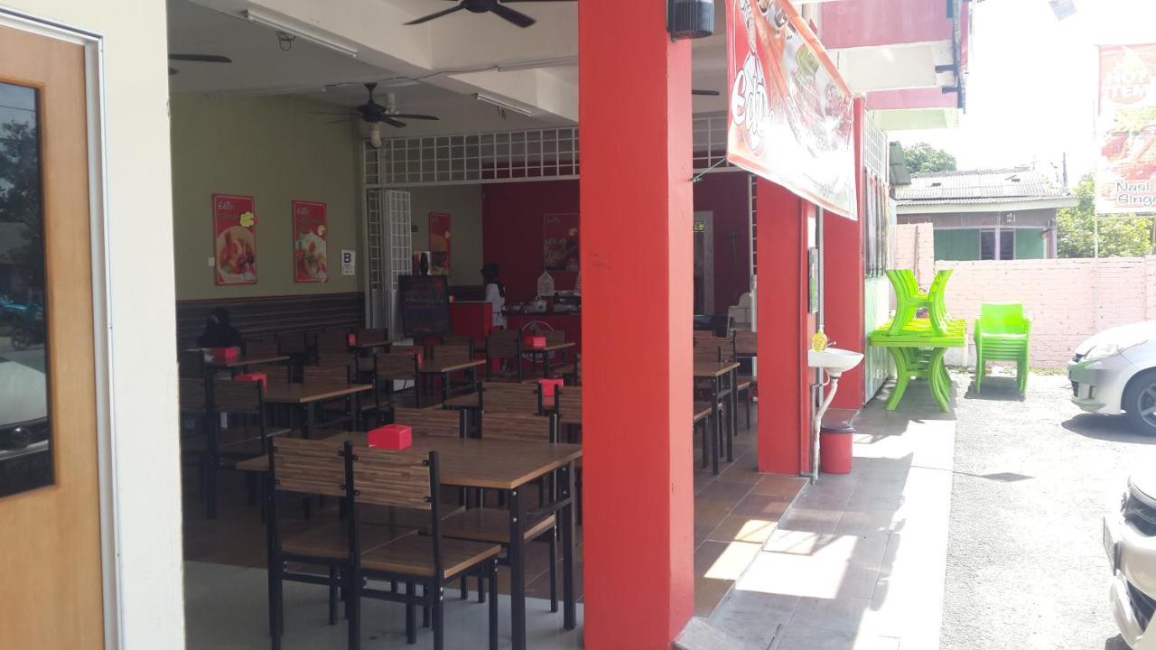 Daisyinn Budget Hotel Kuala Terengganu 캄퐁 공 바닥 외부 사진